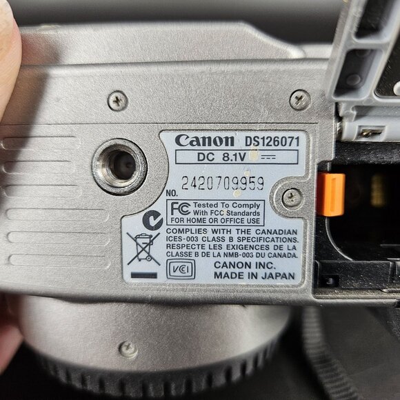 Vintage Canon EOS Digital Rebel XT Camera Body 8MP Made in Japan AS IS Parts Rep - Picture 2 of 12